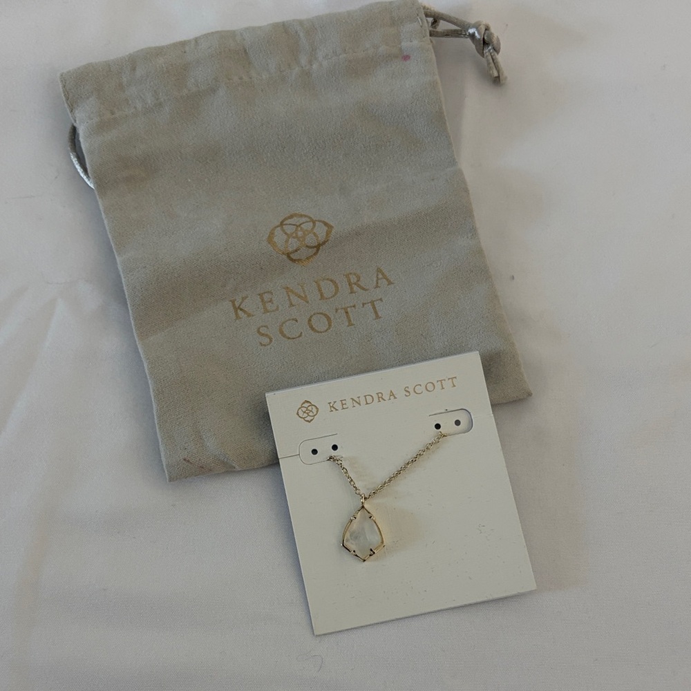 Kendra Scott Gold and White Pendant Necklace